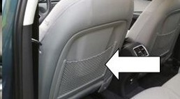 Sind auf der Rückseite der Vordersitze Taschen/Ablagenetze verbaut?