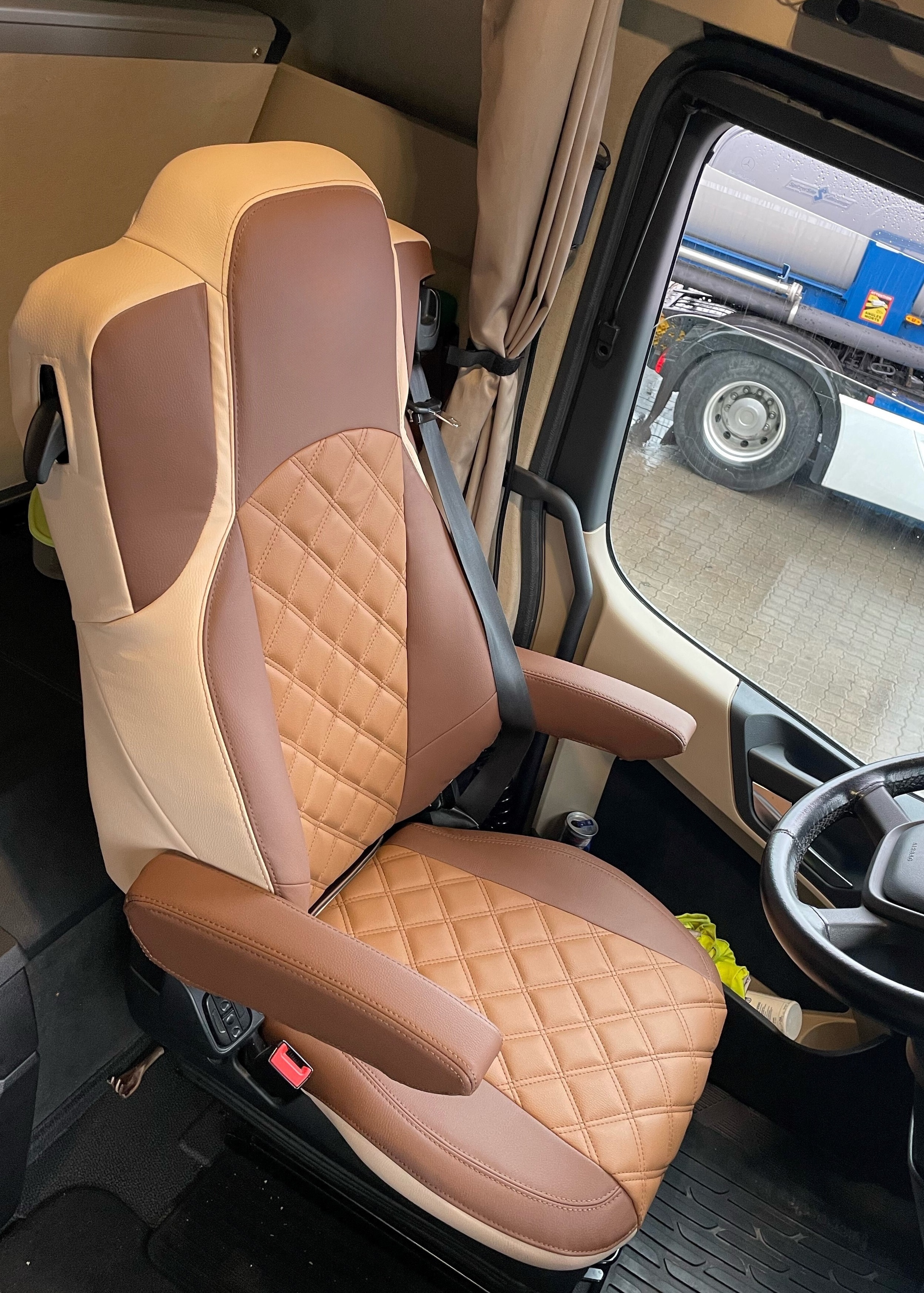 Mercedes Actros Mp5 Fahrersitz Sitzbezuege Nach Mass