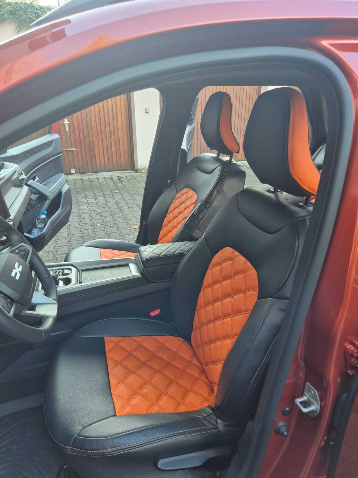 Dacia Bigster Fahrersitz Lederlook Sitzbezuege Orange