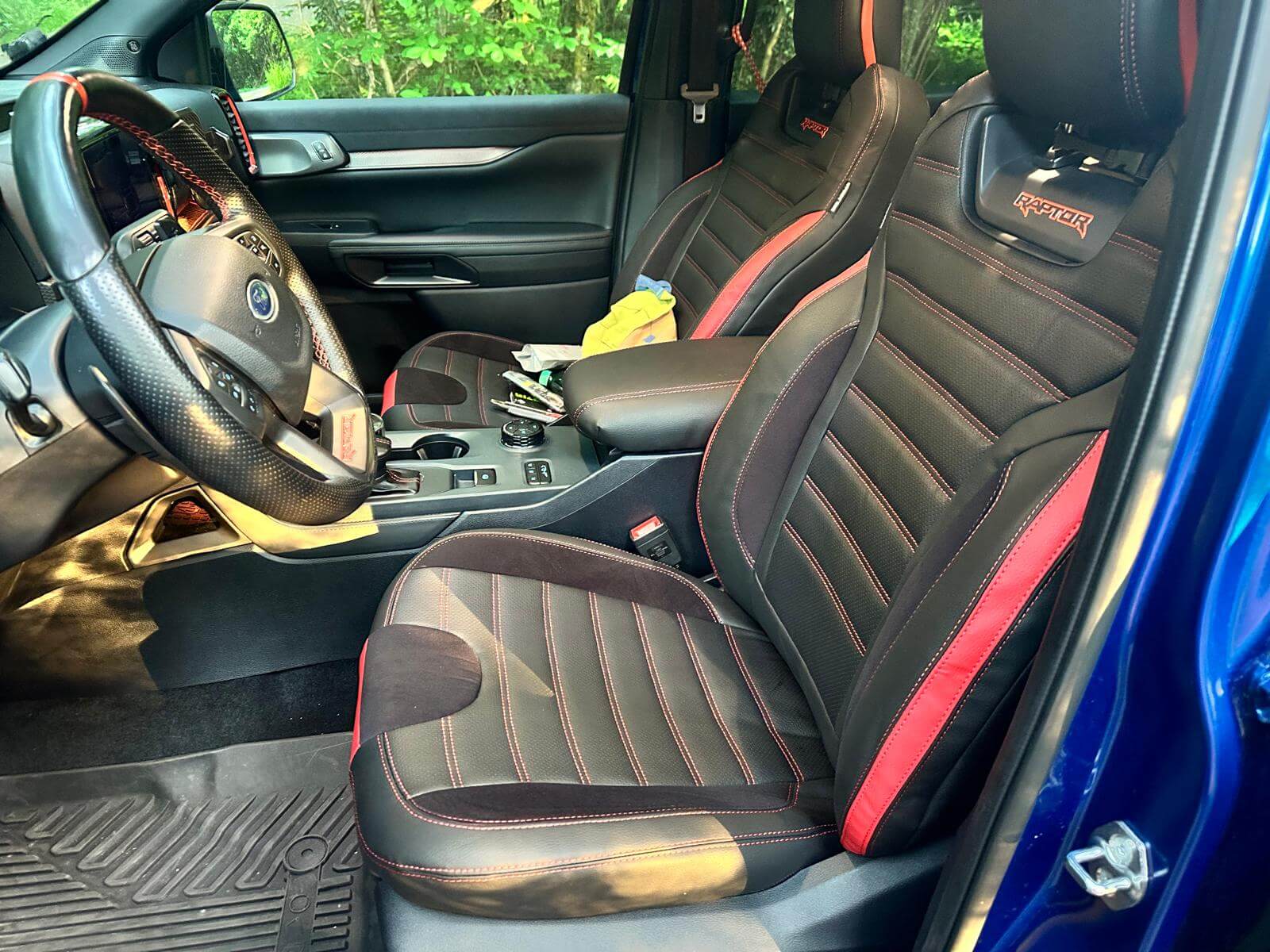 Ford Ranger Raptor Innenraum Sitzbezuege Vorne