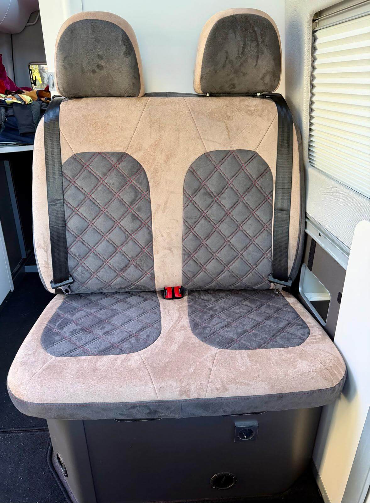 Vw Grand California Wohnmobil Sitzbank Sitzbezuege Antarrlook