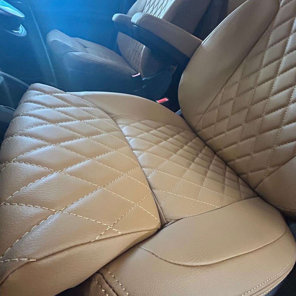 Mercedes V Klasse Sitzflaeche Rautensteppung Kunstleder D23 Braun
