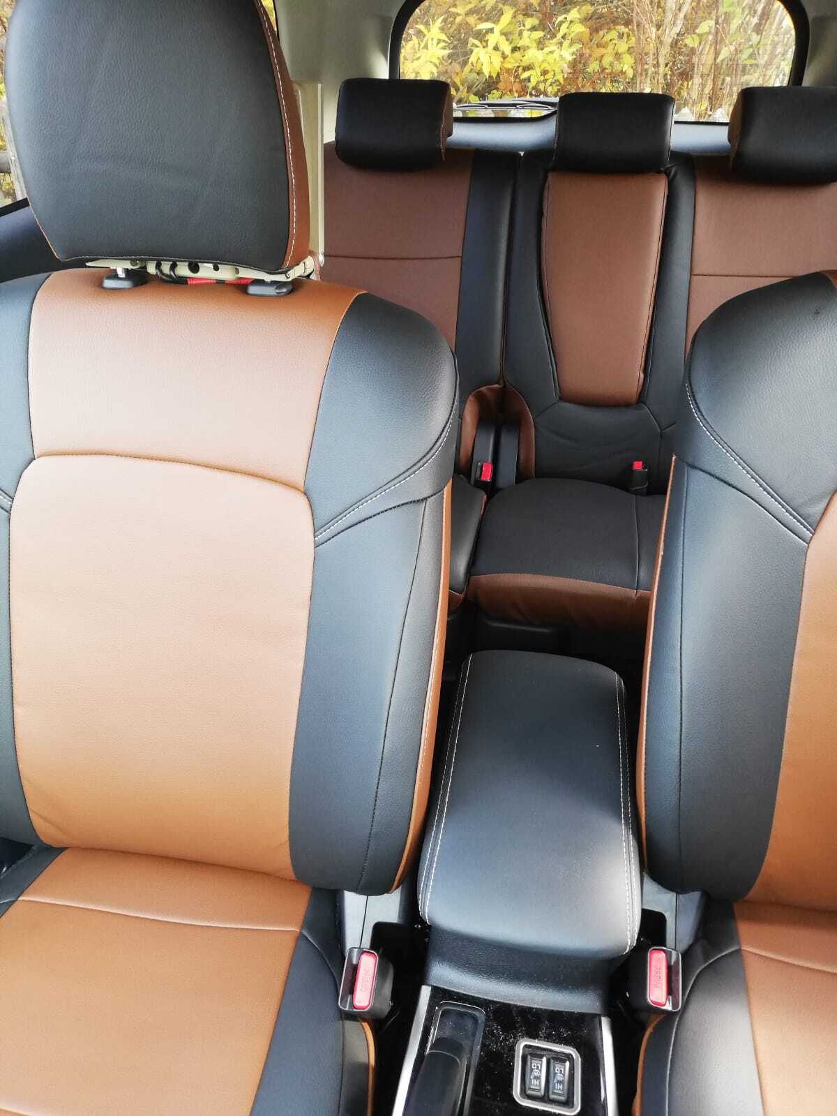 Mitsubishi Outlander Sitzbezuege Innenraum Braun Schwarz Detail