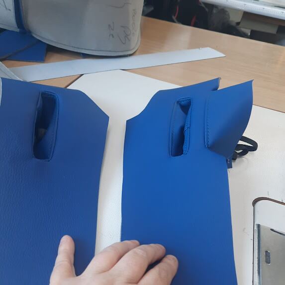 Autositzbezug Gurtausschnitt Naeharbeit Detail