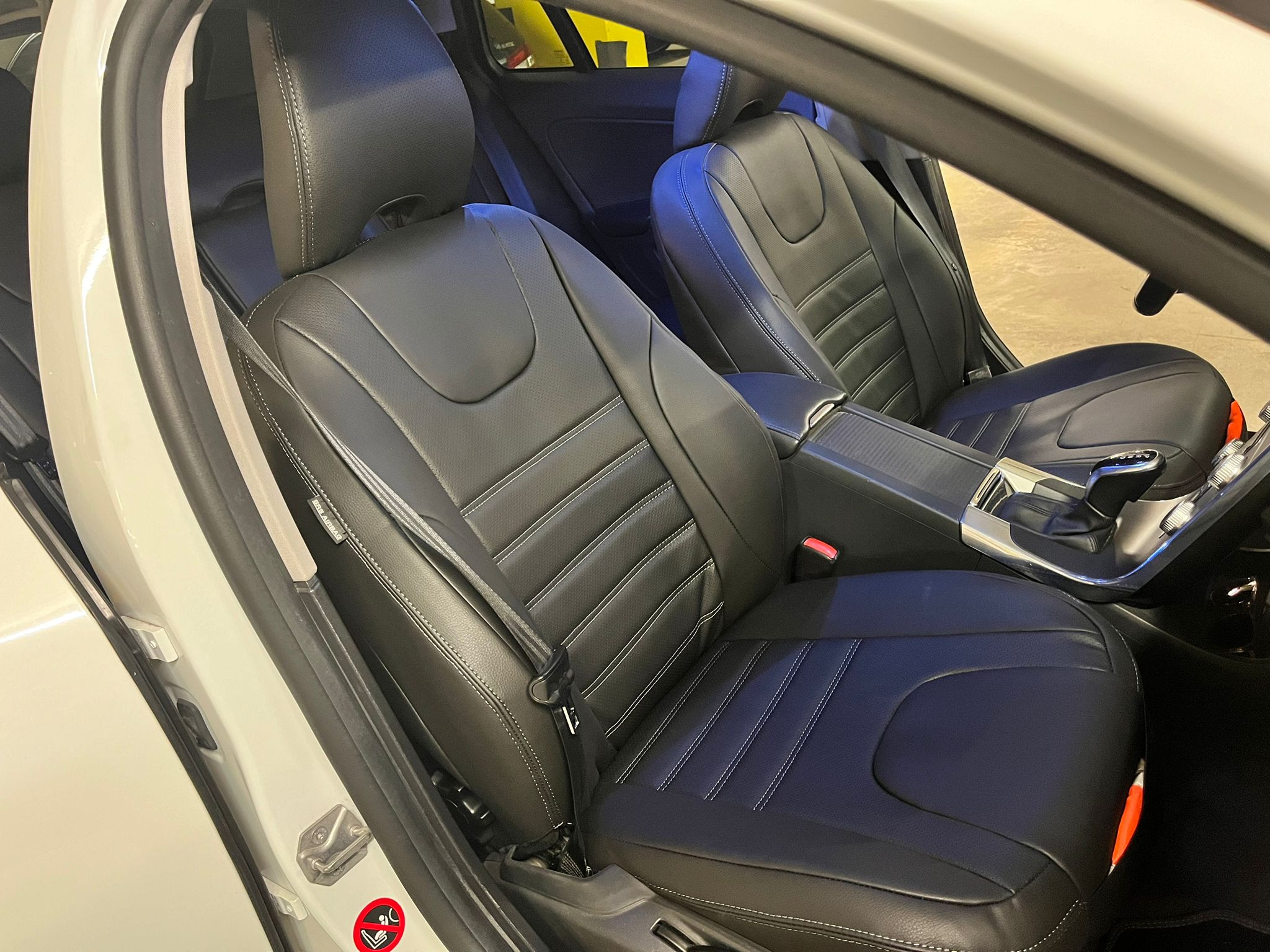 Volvo V60 Sitzbezuege Schwarz Querabsteppung