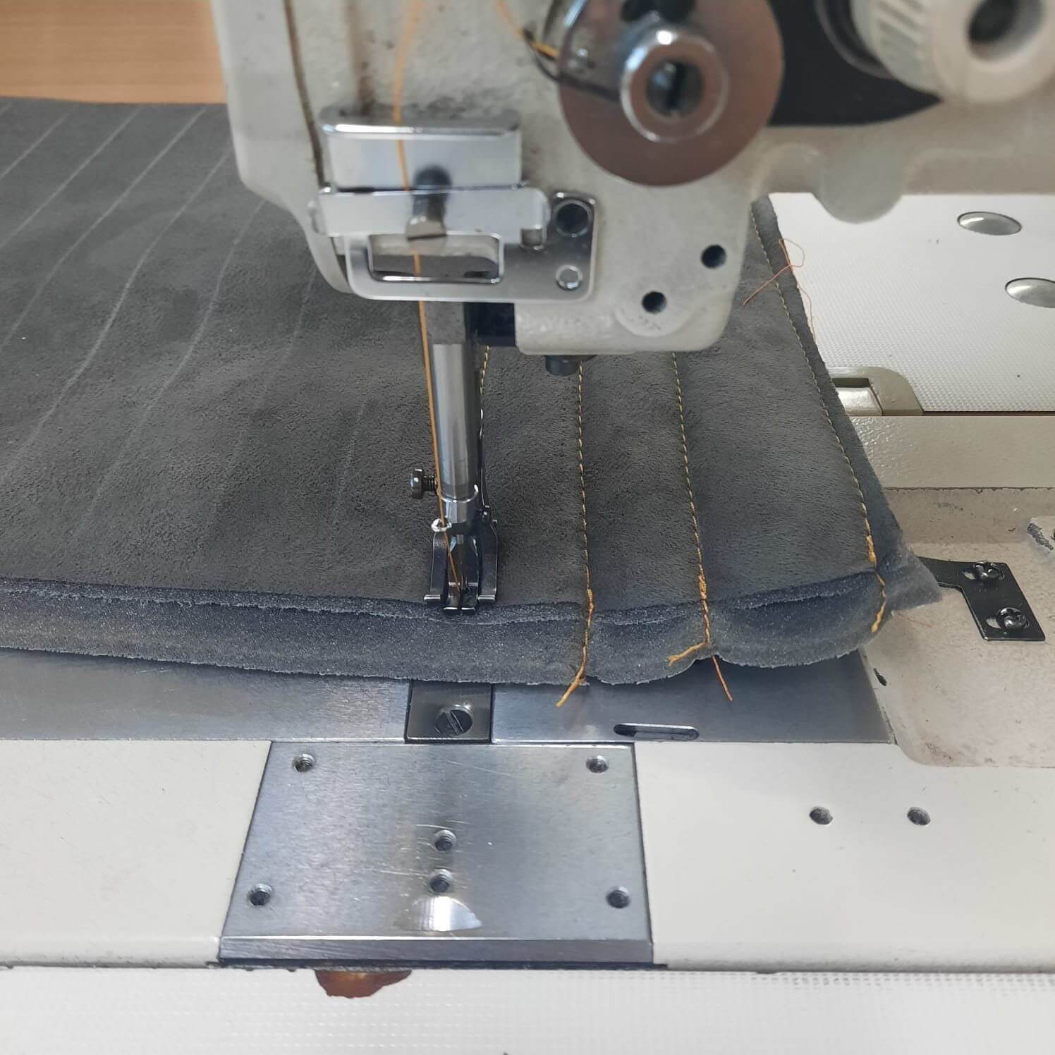 Seat Sitzbezuege Nach Mass Naehmaschine Antarrlook Dunkelgrau