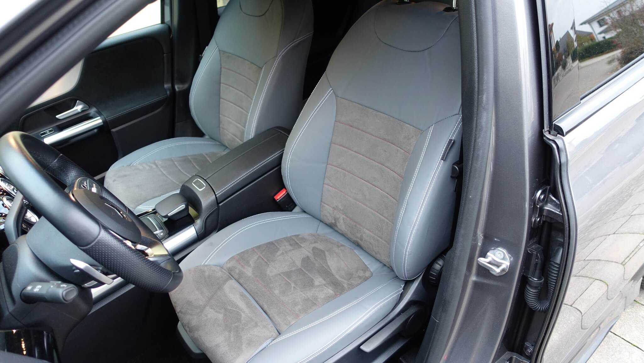 Mercedes B Klasse W247 Sitzbezuege Grau Alcantara Optik Vordersitze