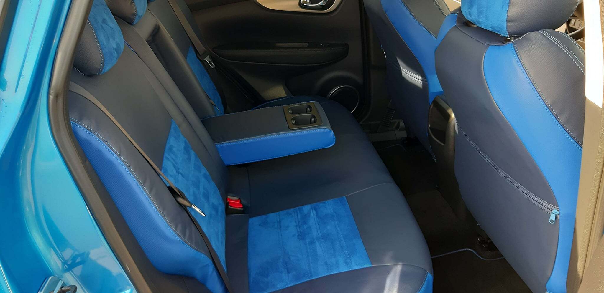 Nissan Qashqai Sitzbezuege Hinten Blau Schwarz Antarrlook Rueckbank