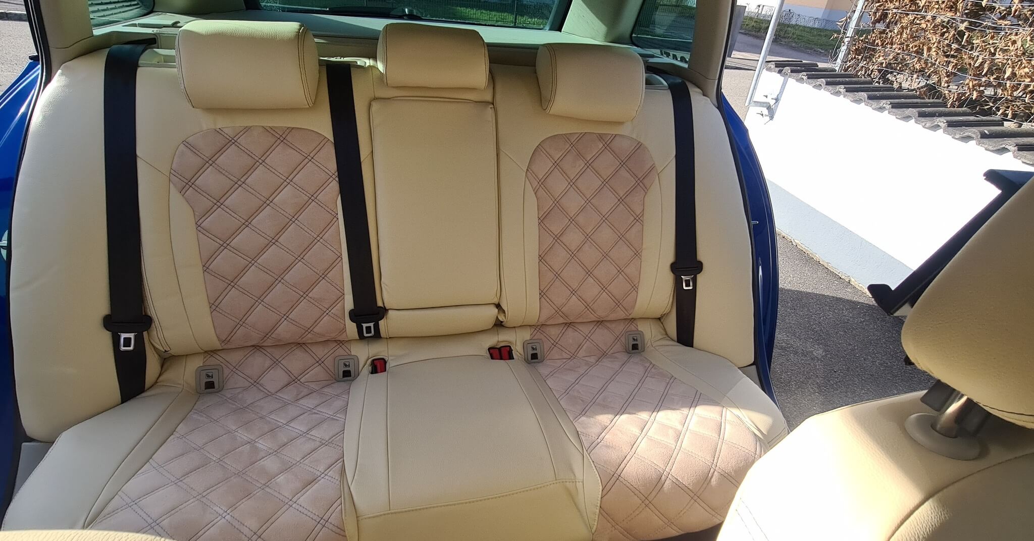 Skoda Superb Rueckbank Sitzbezug Beige Rautensteppung