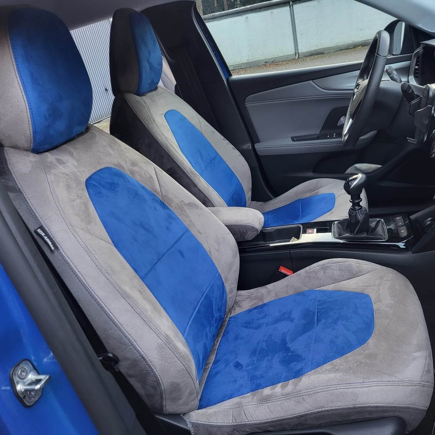 Opel Mokka Sitzbezuege Grau Blau Alcantara Look Vordersitze