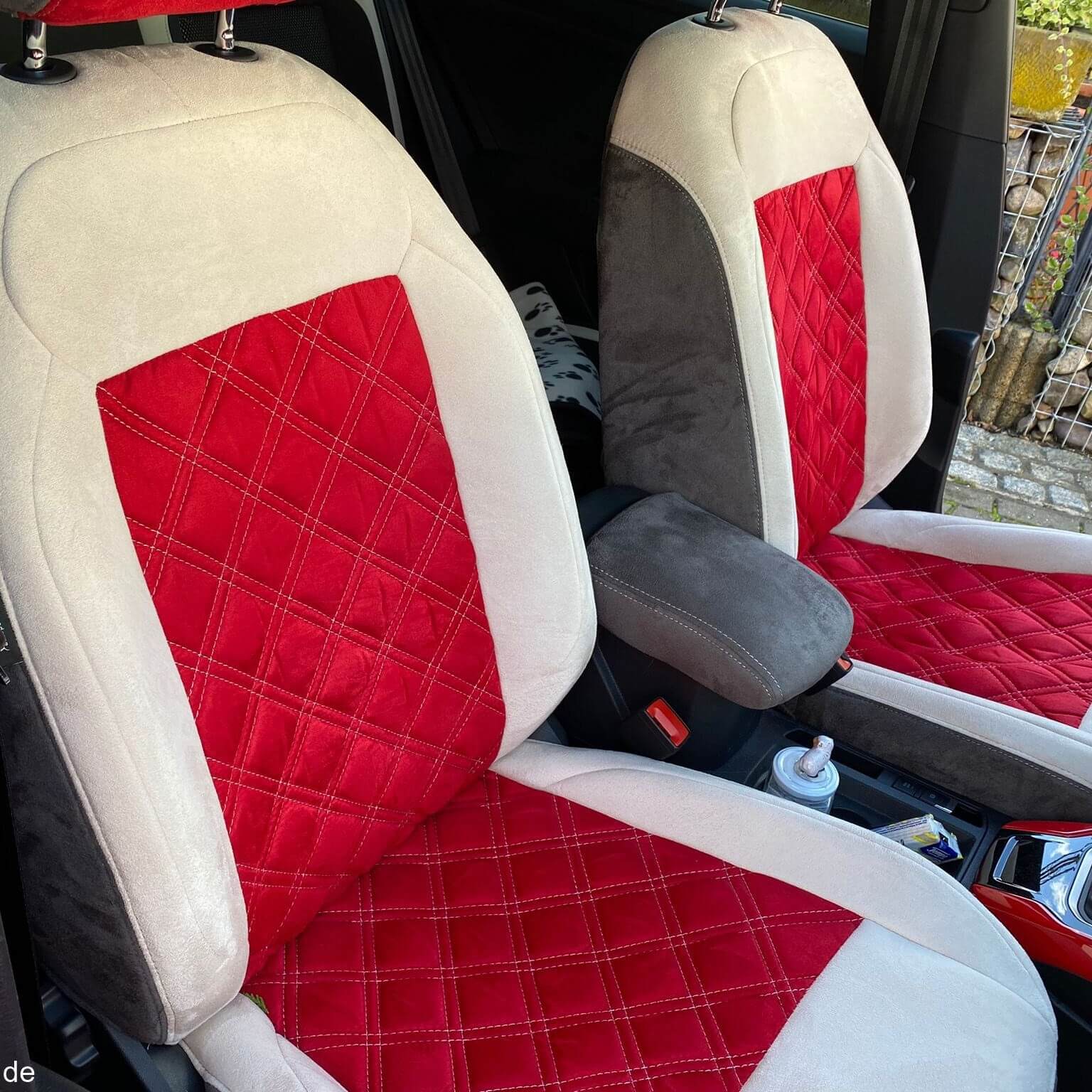 Vw T Roc Sitzbezuege Rot Beige Alcantara Look Vordersitze Detail