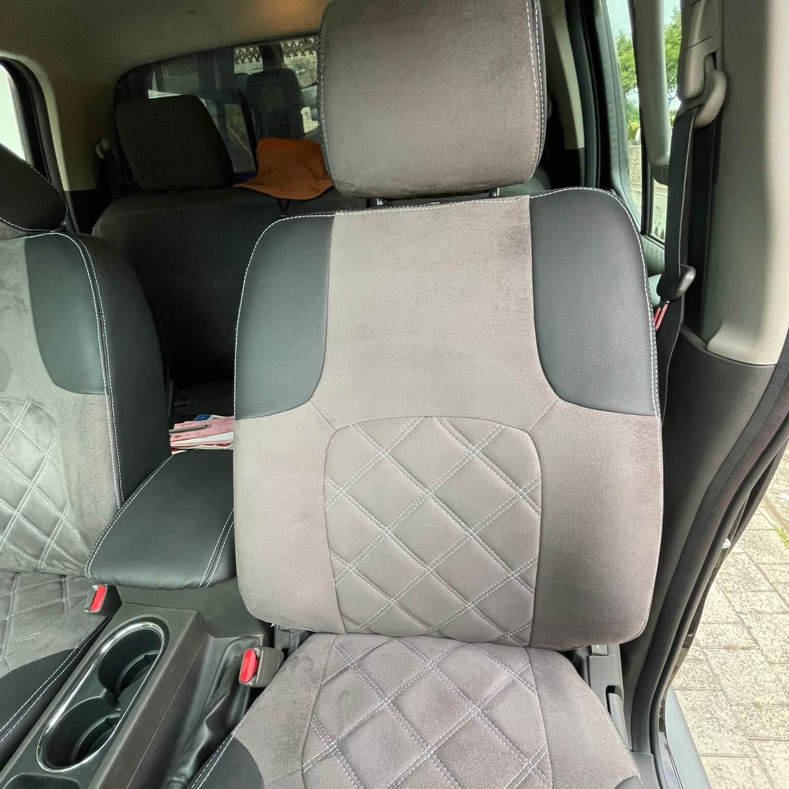 Nissan Navara Hangefertigte Sitzbezuege