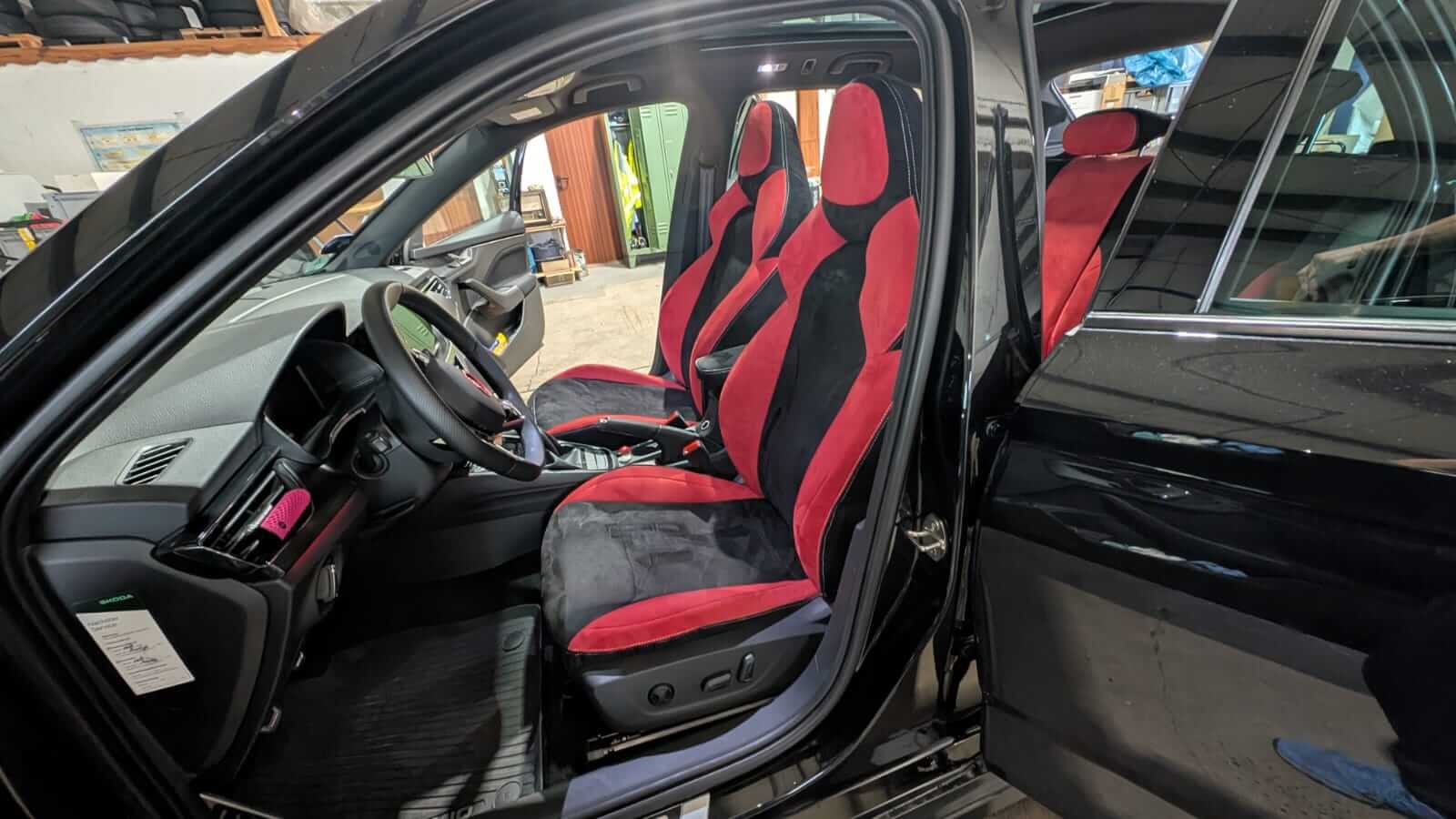 Skoda Kamiq Monte Carlo Innenraum Sitzbezuege Sportlich