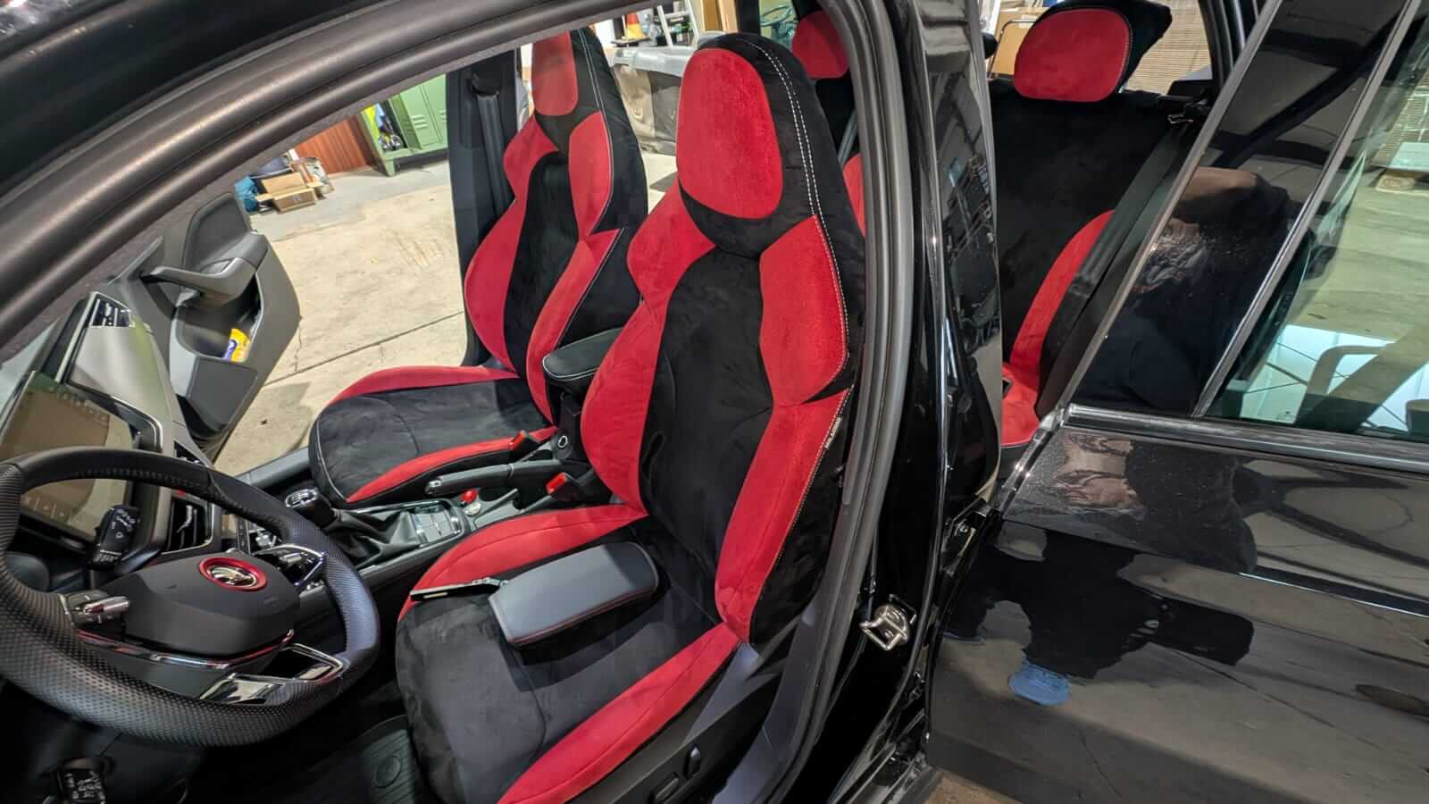 Skoda Kamiq Monte Carlo Wildleder Sitzbezuege