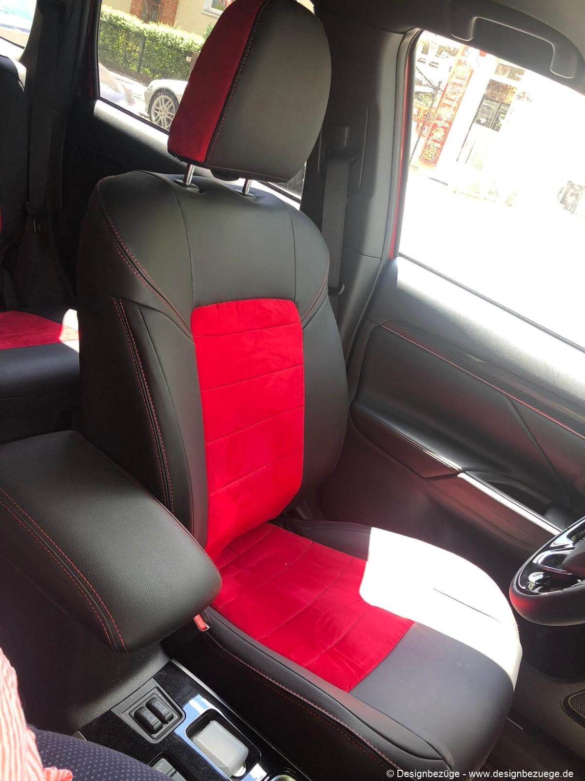 Mitsubishi Outlander Sitzbezuege Schwarz Rot