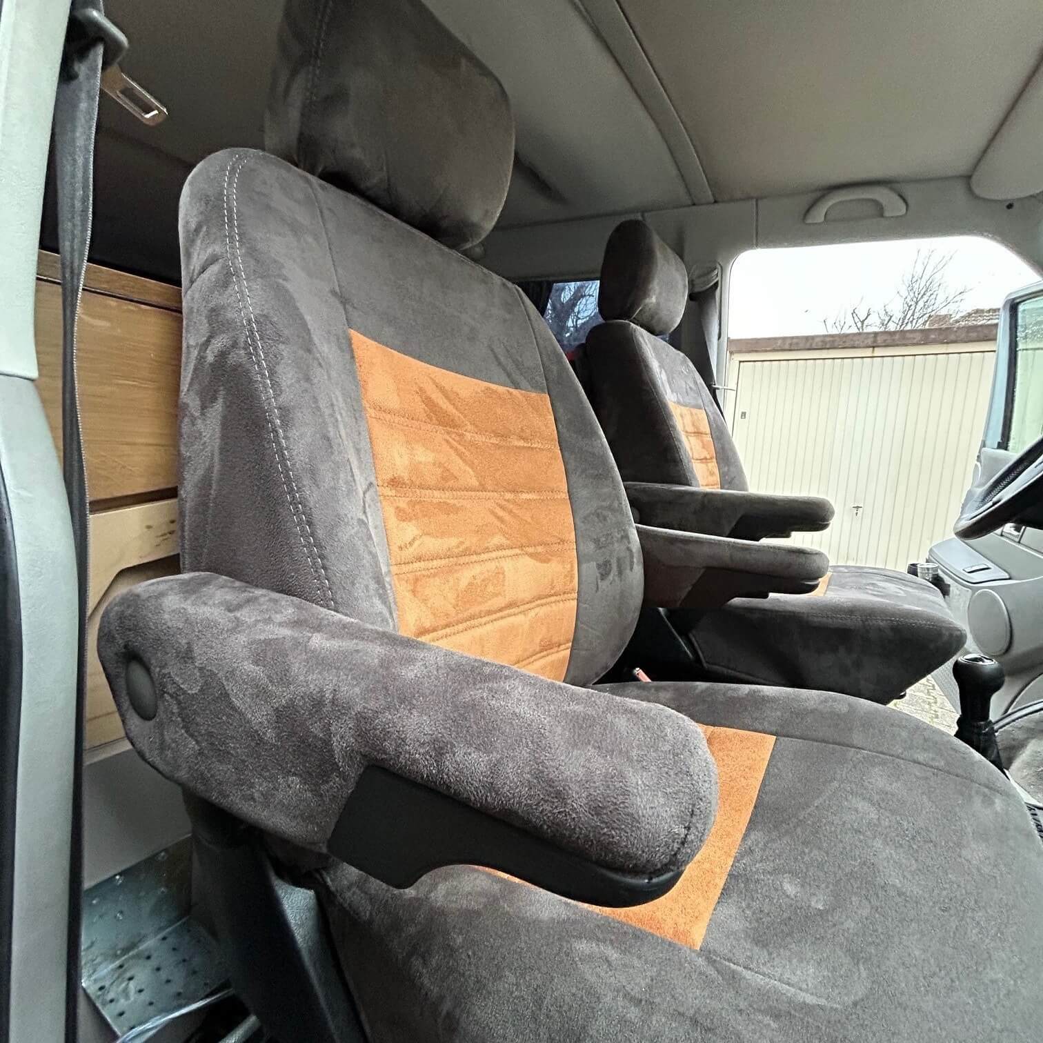 Antarrlook Sitzbezuege Vw T4 Grau Braun Vordersitze Seitenansicht