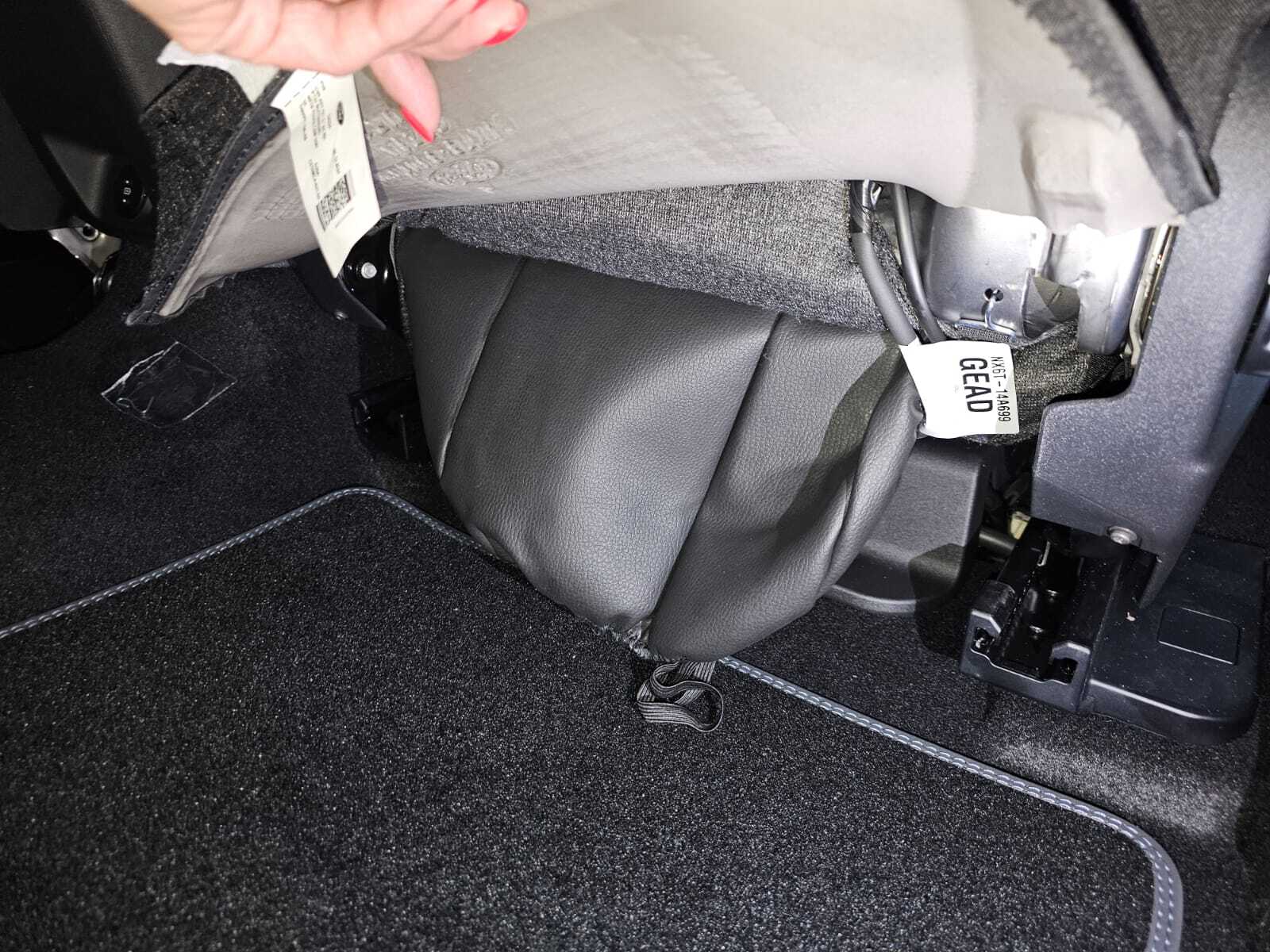 Autositzbezuege Befestigung Unter Dem Sitz