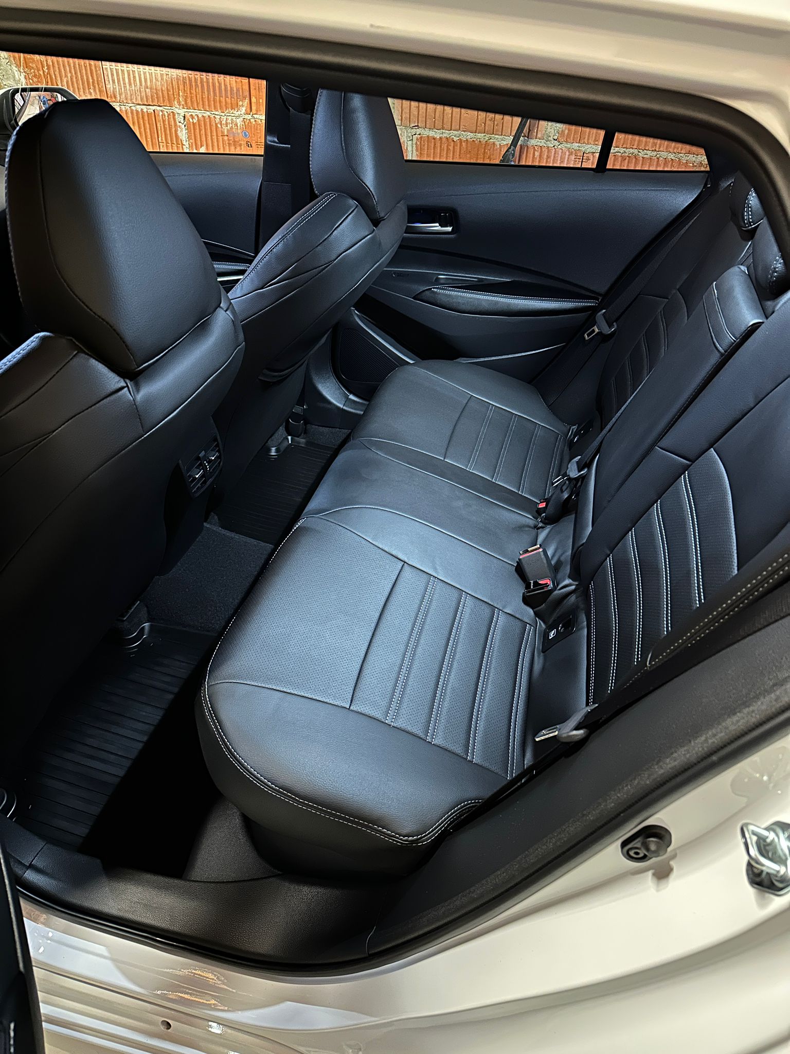 Toyota Corolla E210 Auto Sitzbezuege
