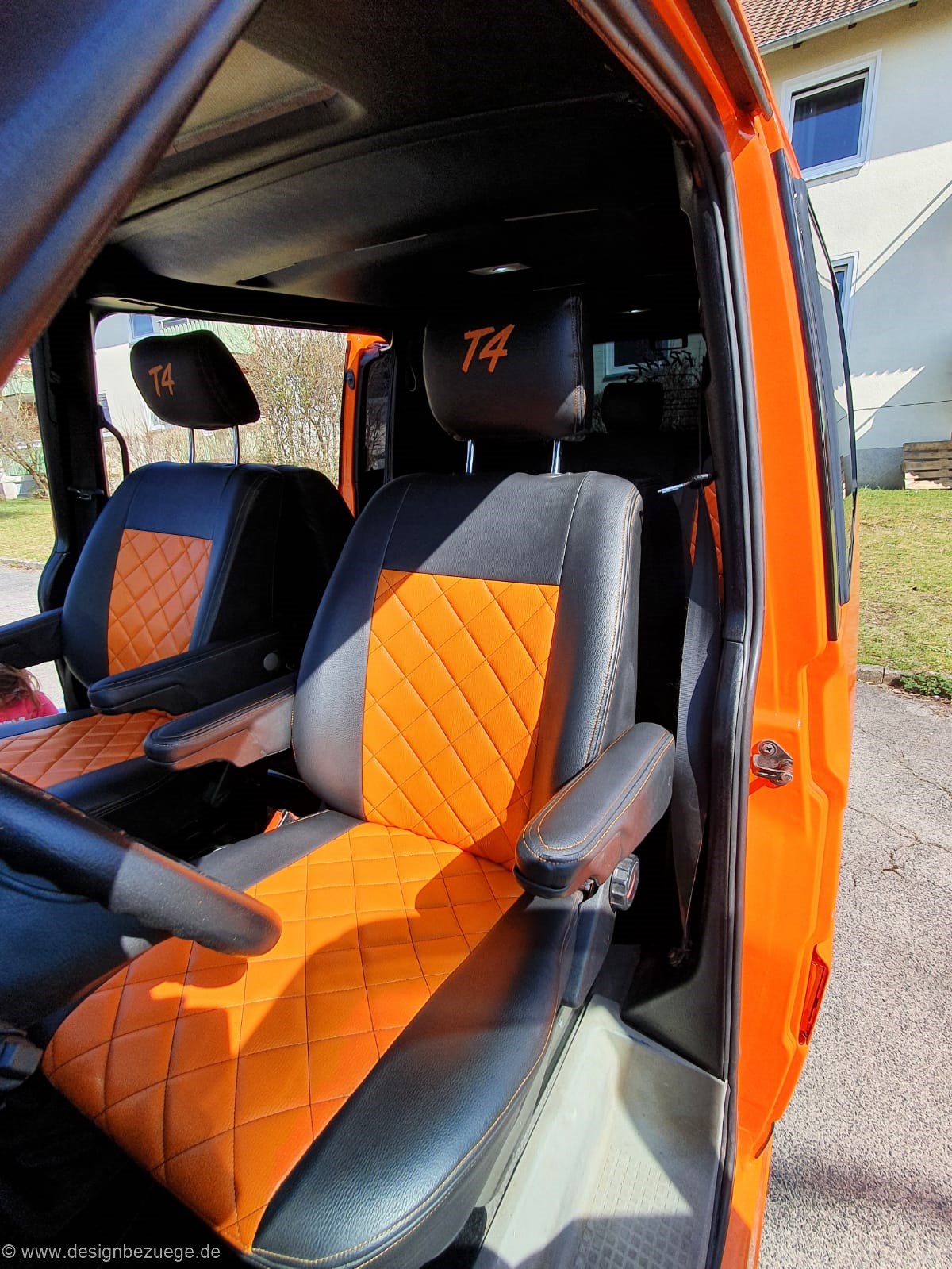 Vw T4 Sitzbezuege Nach Mass Orange Schwarz Vorne