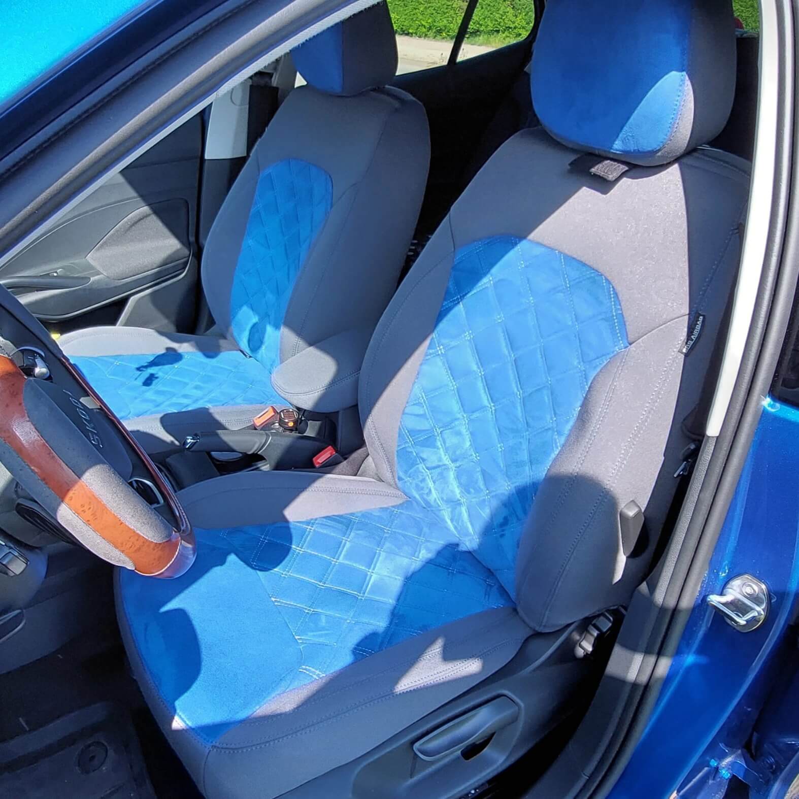 Skoda Fabia Iv Sitzbezuege Grau Blau Rautenoptik Vordersitze