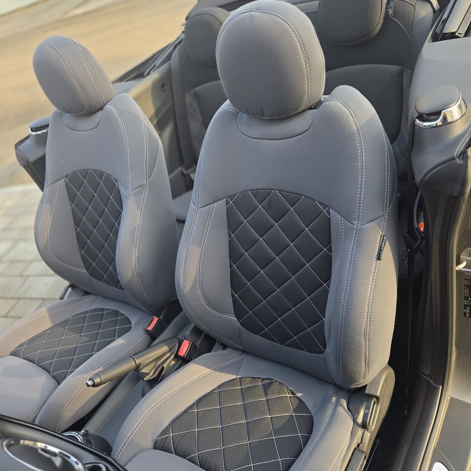 Mini Cooper R57 Cabrio Sitzbezuege Textil Grau Schwarz Rauten