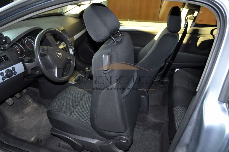 Opel Astra Sitzbezuege Textil Schwarz Innenraum