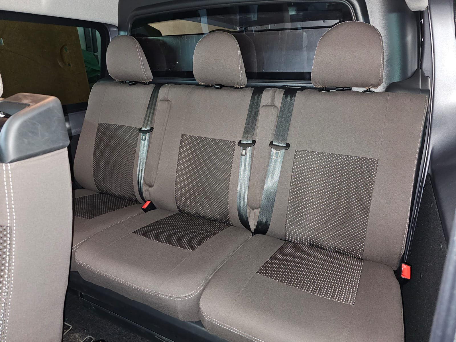 Opel Vivaro Rueckbank Sitzbezuege Textil Grau Anthrazit