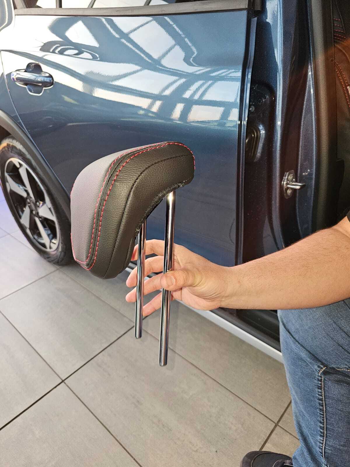 Autositzbezuege Kopfstuetze Montiert