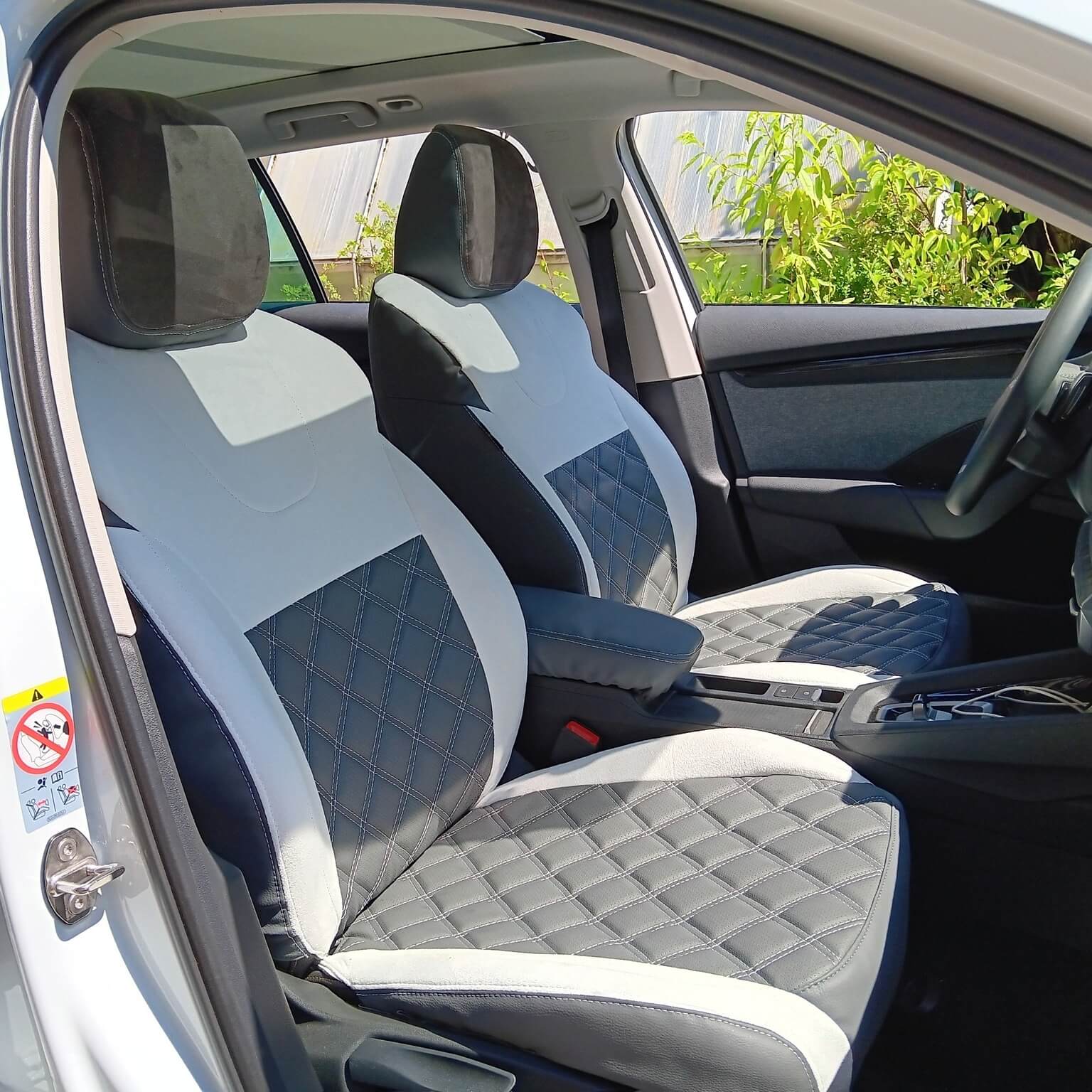 Skoda Octavia 4 Autositzbezuege Grau Rautensteppung
