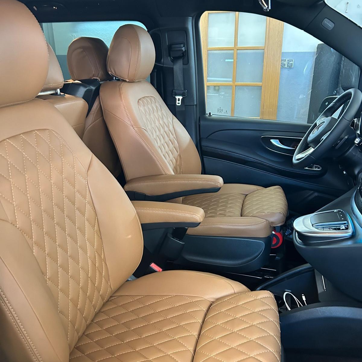 Mercedes Benz Vito Vordersitze Sitzbezuege Hellbraun