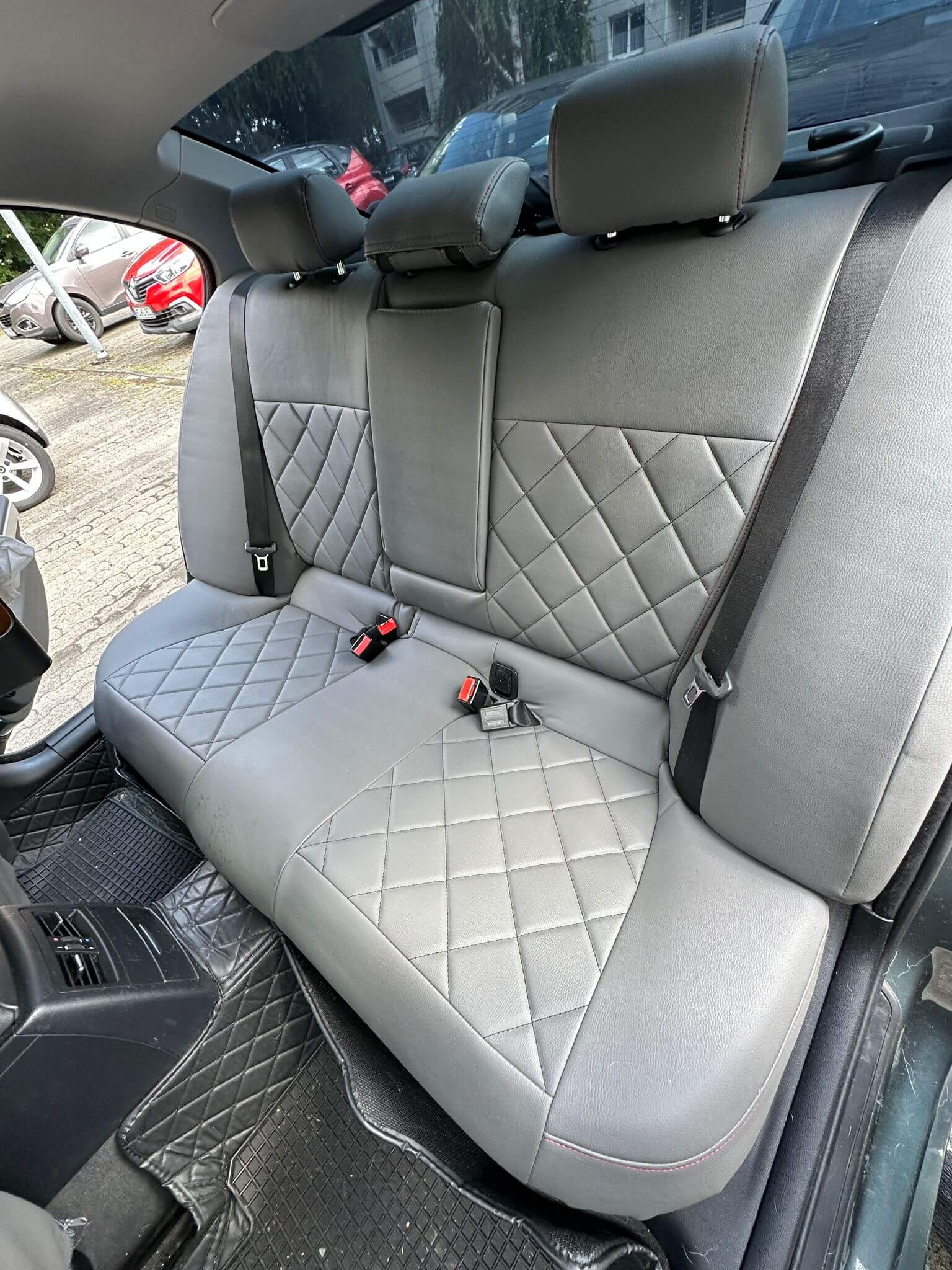 Bmw E90 Ruecksitzbank Sitzbezuege Nach Mass Kunstleder D14 Dunkelgrau Rautensteppung