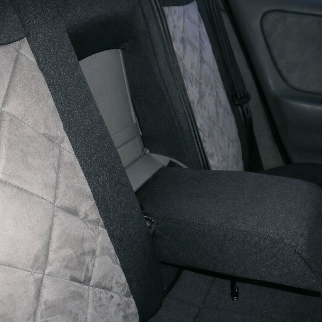 Nissan Primera Autositzbezuege Nach Mass Rueckbank Armlehne
