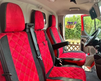 Ford Transit Custom Sitzbezüge nach Maß in Schwarz-Rot mit Rautensteppung