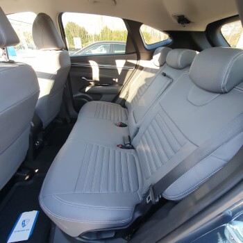 Hyundai Tucson NX4 Sitzbezüge nach Maß in Dunkelgrau mit eleganter Quersteppung