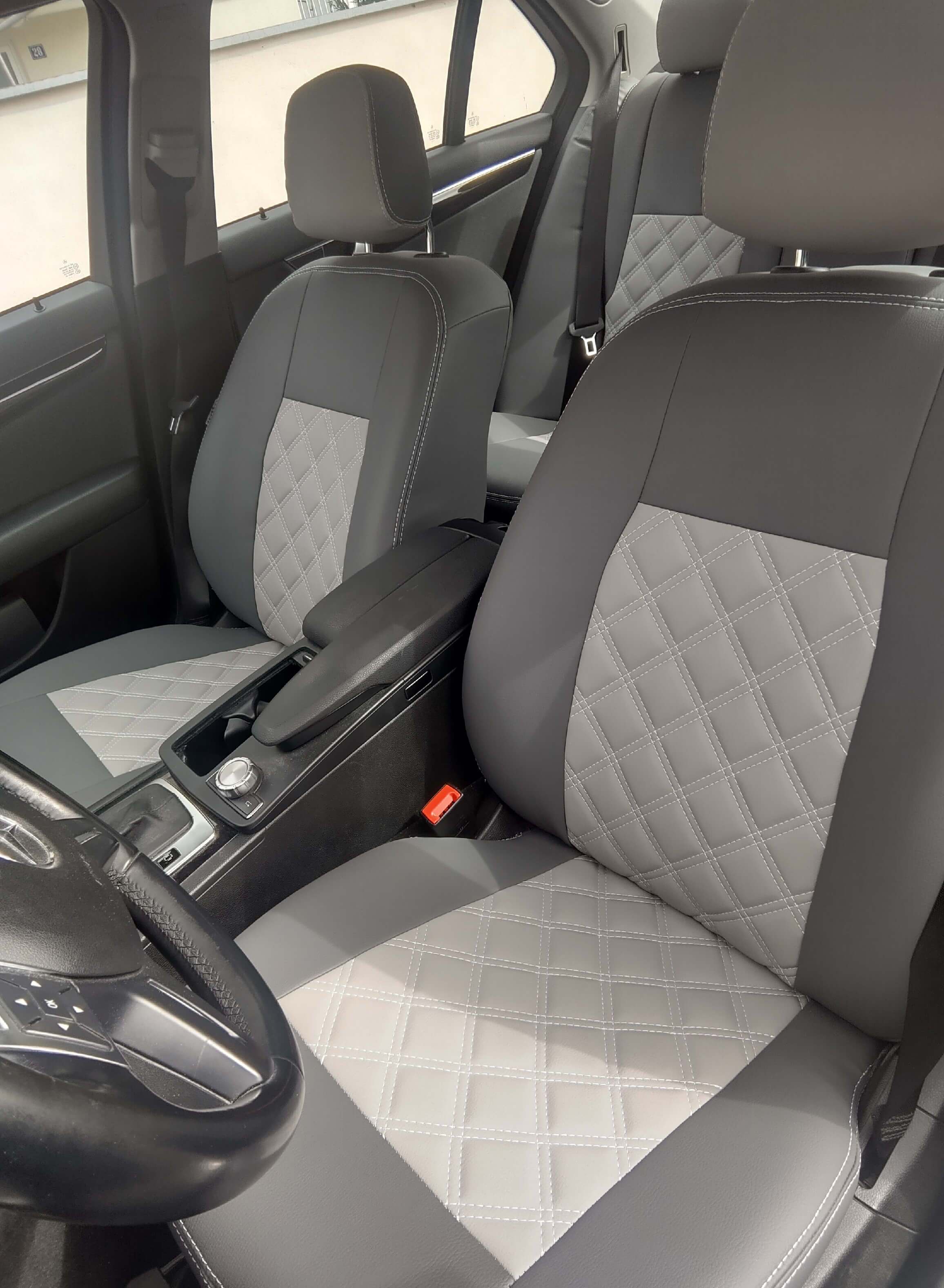 Mercedes Benz C Klasse W204 Leder Sitzbezuege