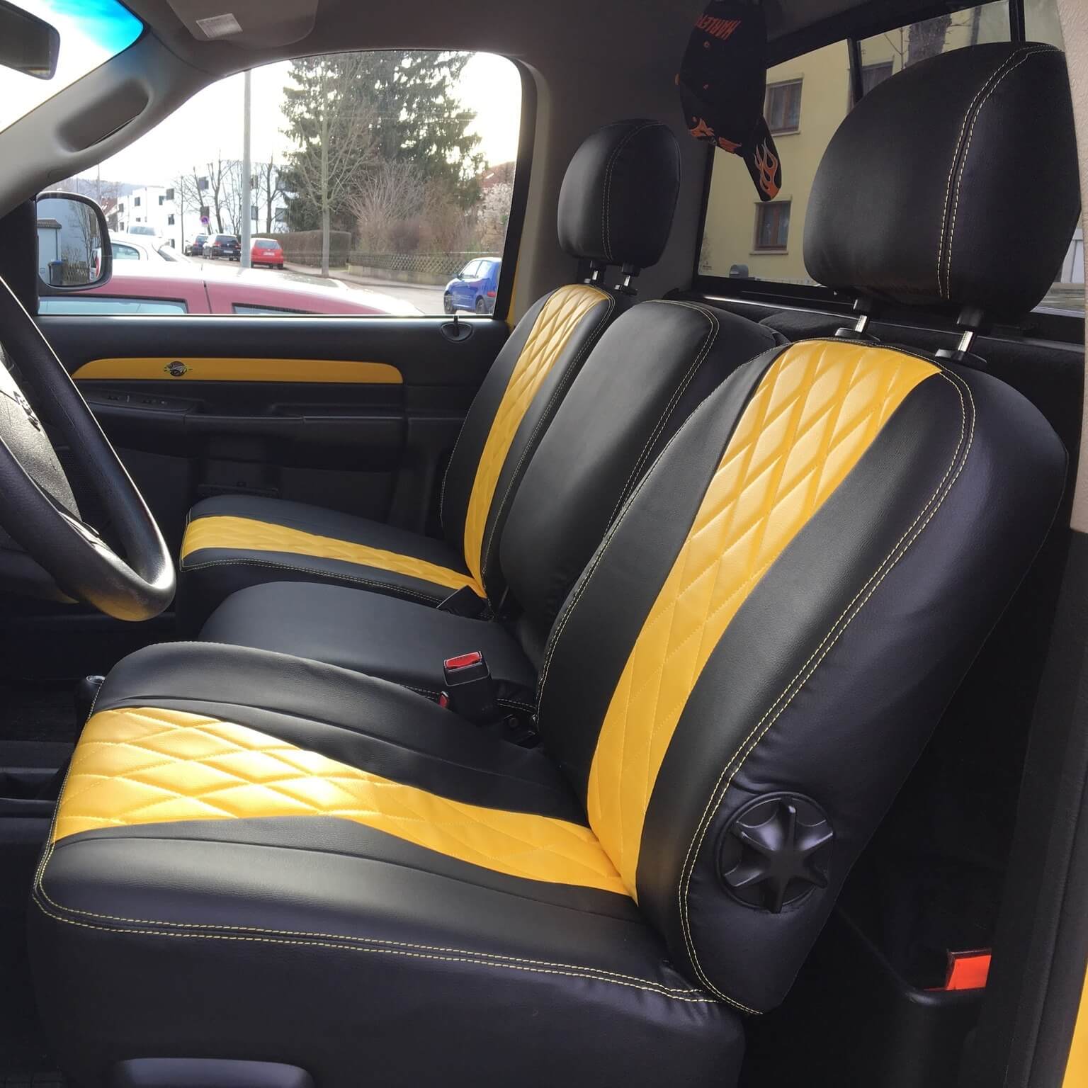Dodge Ram Sitzbezuege Kunstleder Schwarz Gelb Rautensteppung