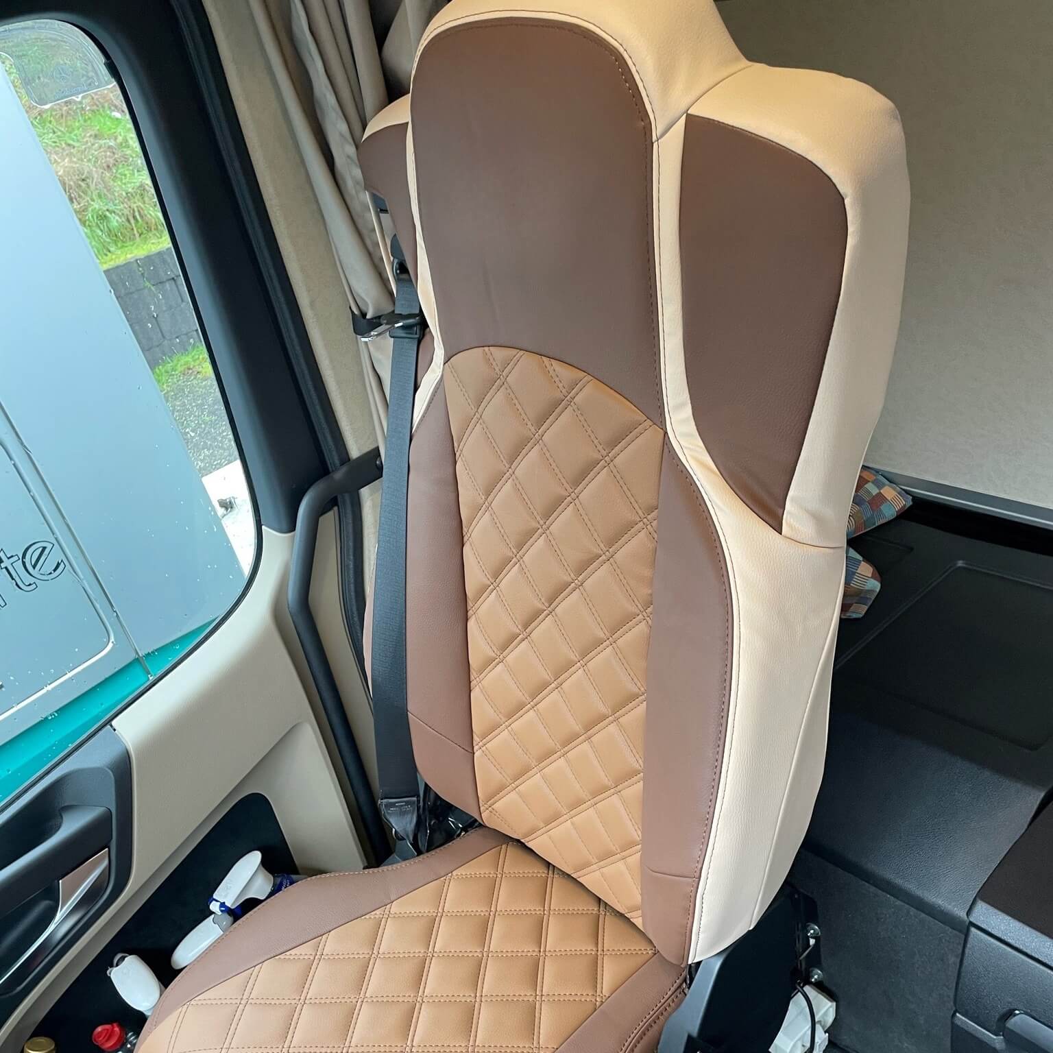 Lkw Sitzbezuege Kunstleder Braun Beige Rautensteppung