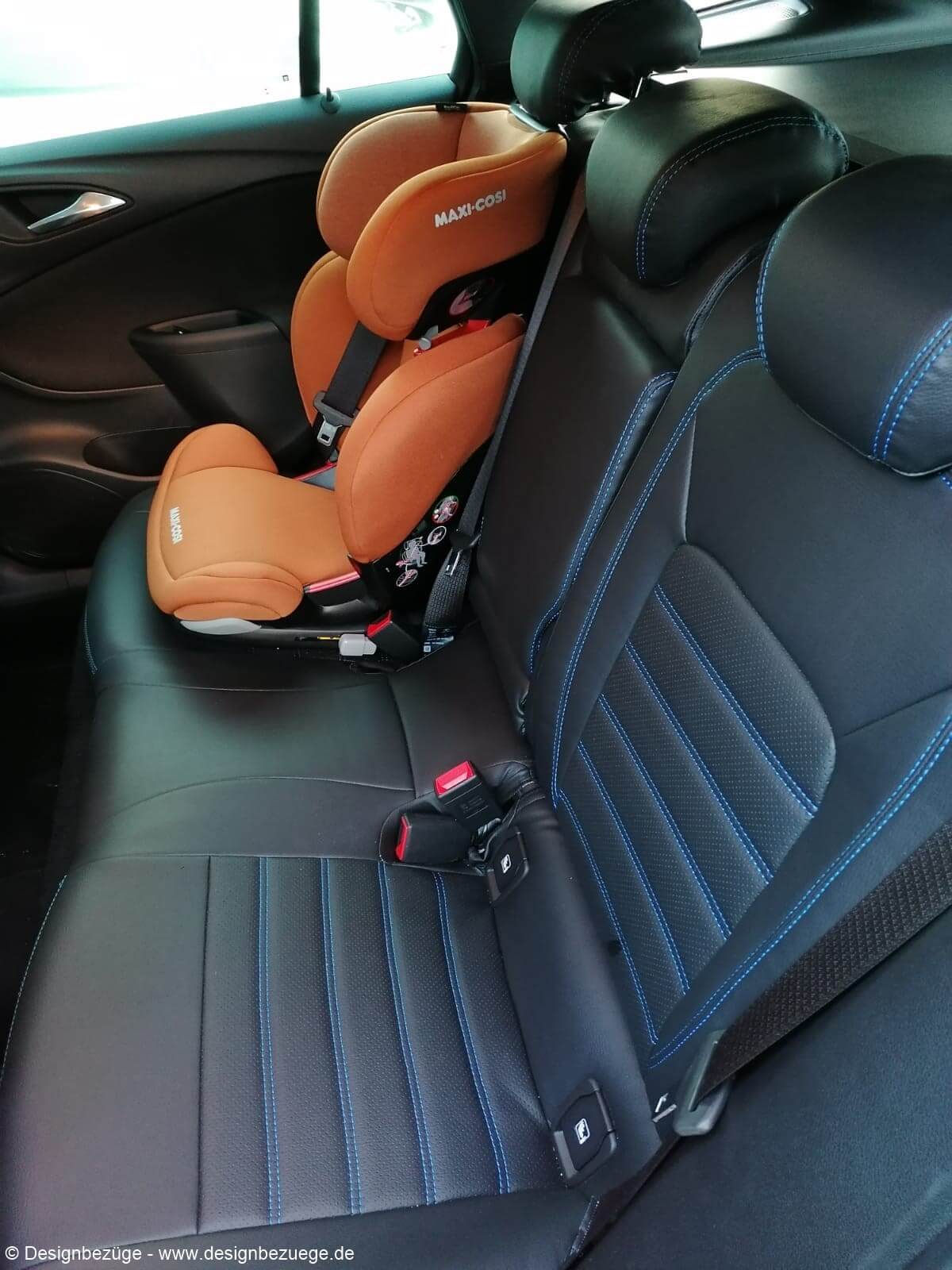 Opel Astra Ruecksitzbank Sitzbezuege Schwarz Blaue Naehte