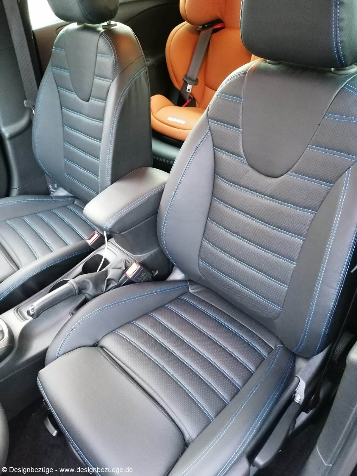 Opel Astra Vordersitze Sitzbezuege Schwarz Blaue Naehte