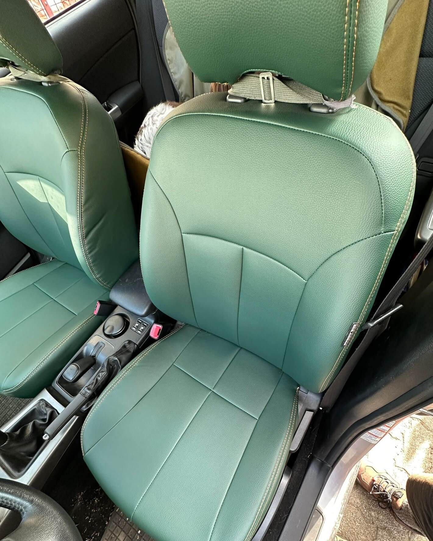 Subaru Forester Sitzbezuege Gruen Kunstleder Modern