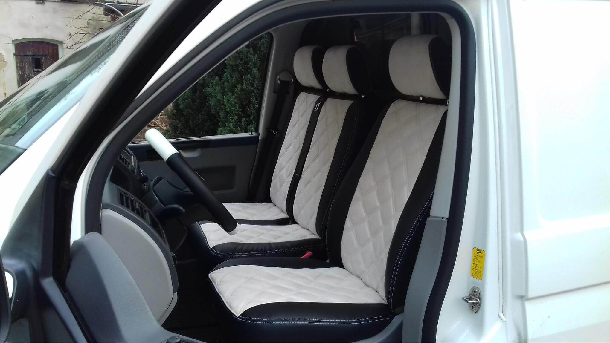 Vw T5 Transporter Sitzbezuege Schwarz Weiss