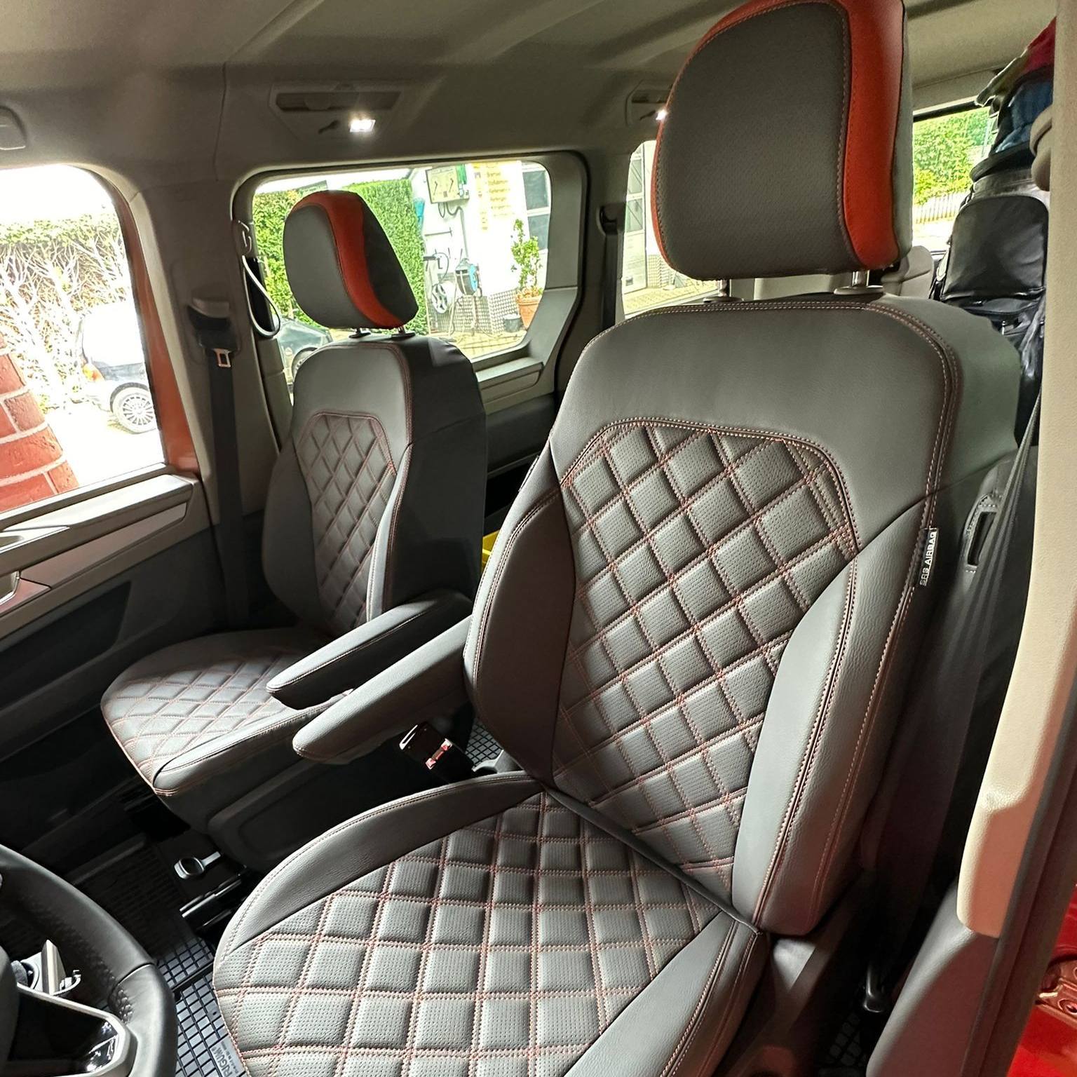 Vw T7 Vordersitze Sitzbezuege Grau Rot