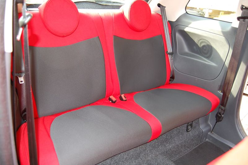 fiat-500-sitzbezuege-rot-dunkelgrau-ruecksitzbank-rechts.jpg