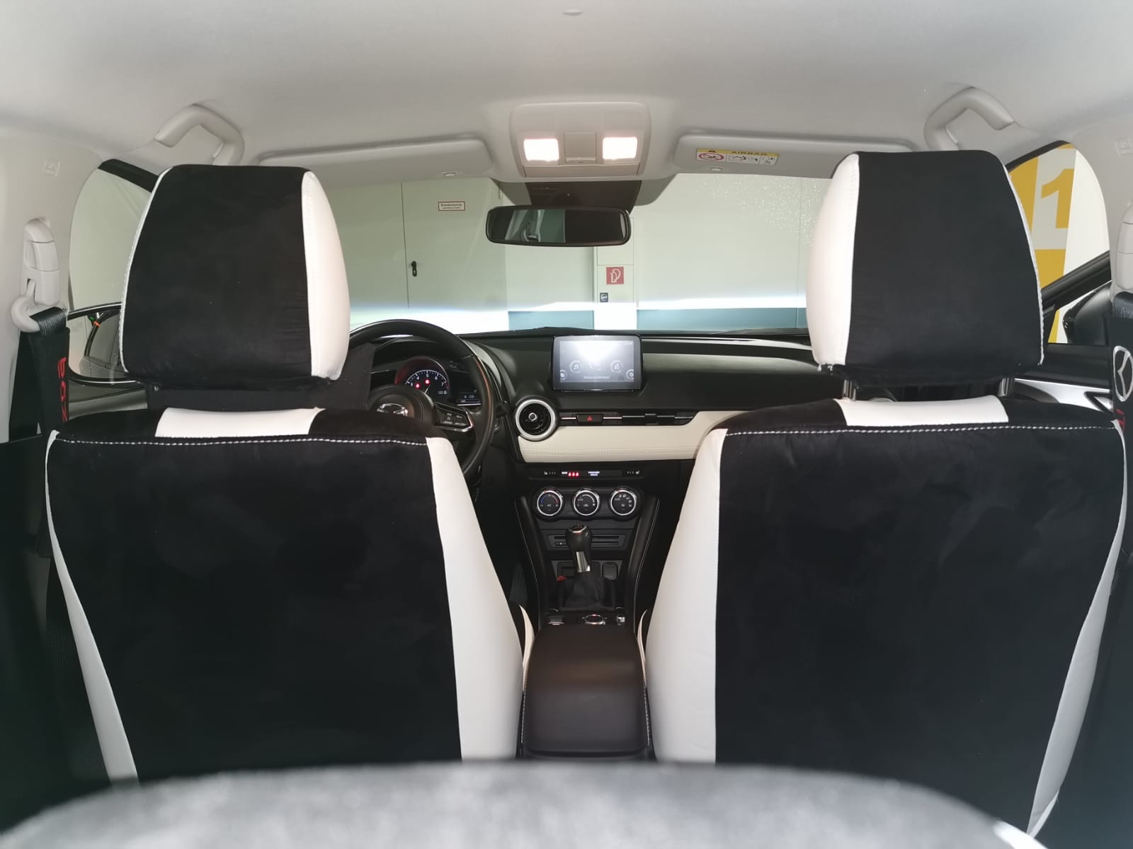 Mazda Cx 3 Innenraum Sitzbezuege Antarrlook Gesamtansicht