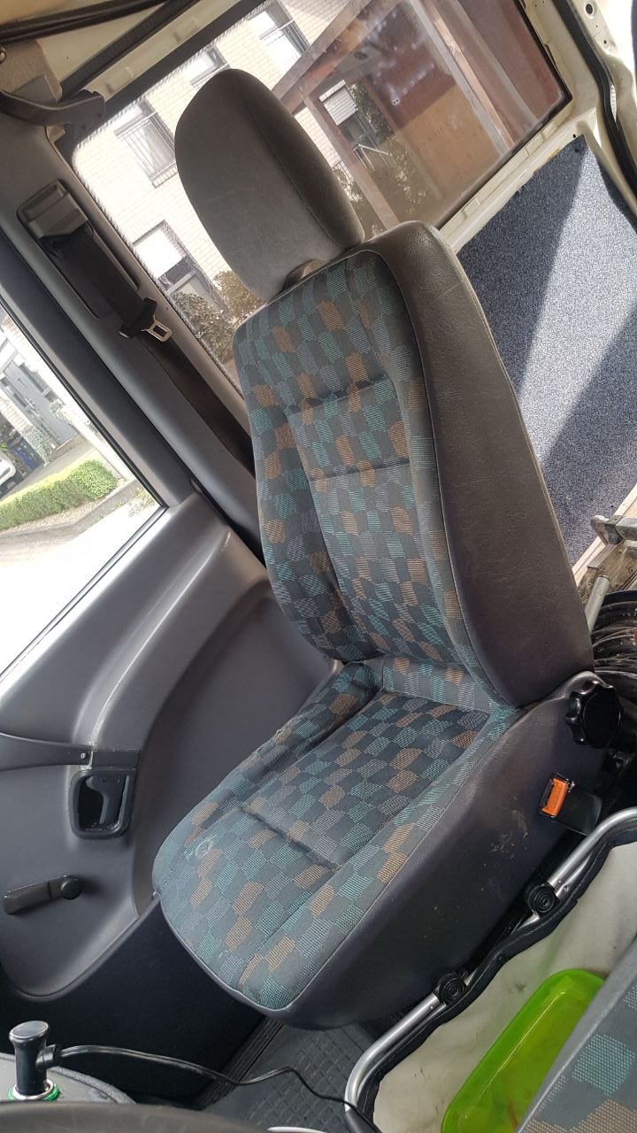 Mercedes Vito Original Sitze Vorher.jpg