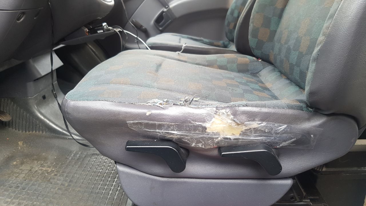 Mercedes Vito Sitz Abnutzung Seitenwange.jpg