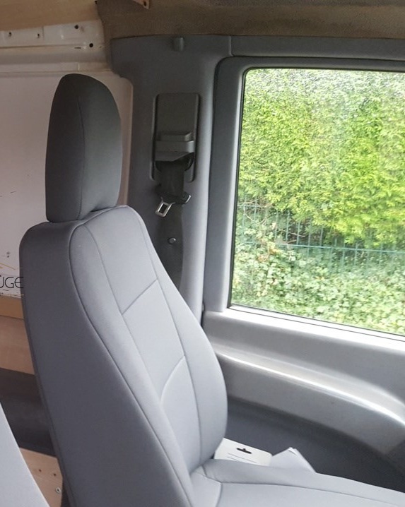 Mercedes Vito Sitzbezuege Nachher.jpg